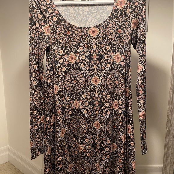 Garage Dress - Picture 1 of 3